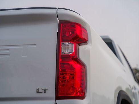 Used 2024 Chevrolet Silverado 2500 LT AWD/4WD image 18