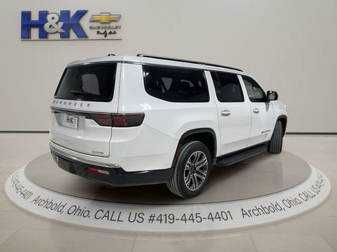 Used 2024 Jeep Wagoneer L Series II w/ Flexible Seating Group AWD/4WD image 6