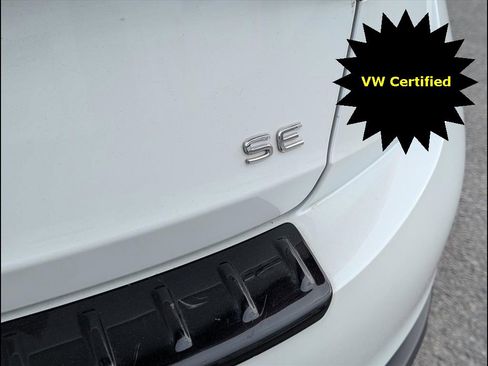 Certified 2024 Volkswagen Jetta SE w/ Black Wheel Package image 20