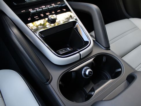 Certified 2025 Porsche Cayenne image 22