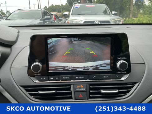 Used 2024 Nissan Altima 2.5 S FWD image 17