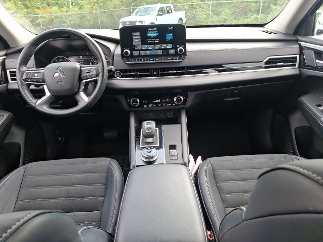 Used 2024 Mitsubishi Outlander AWD image 18