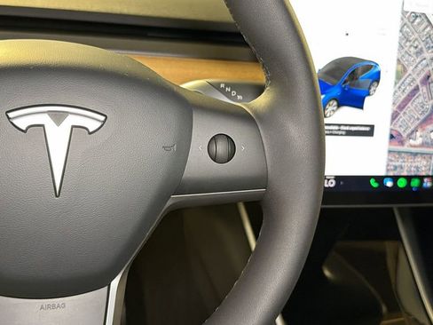Used 2021 Tesla Model Y Long Range AWD/4WD image 23