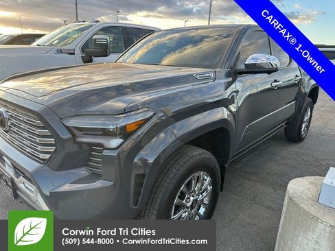 Used 2025 Toyota Tacoma Limited image 5