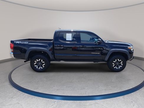 Used 2017 Toyota Tacoma TRD Off-Road w/ Tow Package (A/T) AWD/4WD image 4
