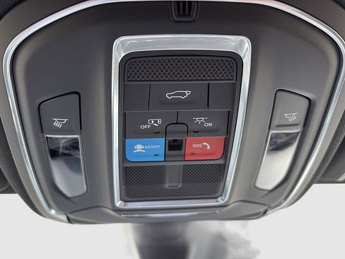 New 2024 Jeep Wagoneer Series II w/ Flexible Seating Group image 27