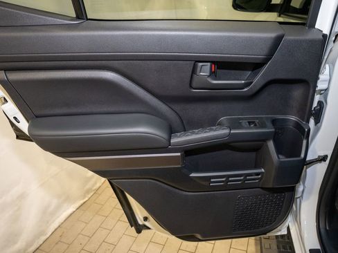 Used 2025 Toyota 4Runner TRD Off-Road image 9