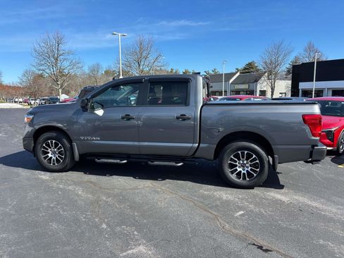 Used 2024 Nissan Titan SV w/ SV Convenience Package image 2