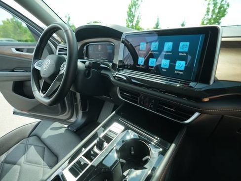 Used 2025 Volkswagen Atlas SE FWD image 36