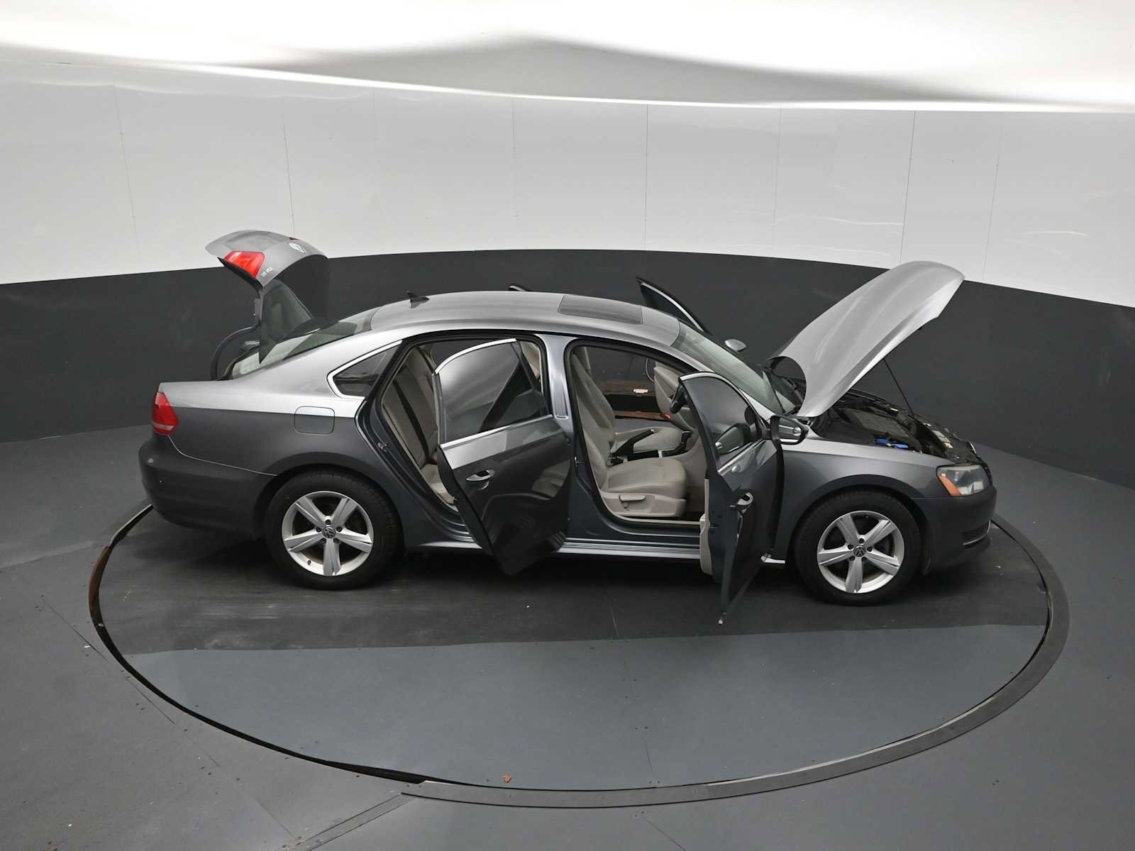 Used 2012 Volkswagen Passat TDI SE FWD image 34