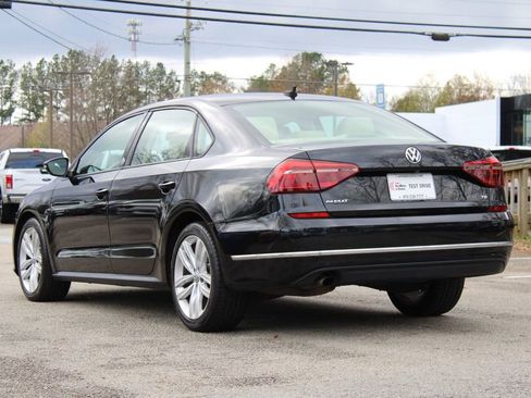 Used 2019 Volkswagen Passat 2.0T Wolfsburg w/ Wheels & Sunroof Package image 5