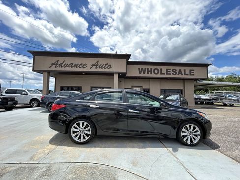 Used 2011 Hyundai Sonata SE FWD image 1