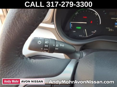 Used 2025 Toyota Sienna XLE FWD image 28