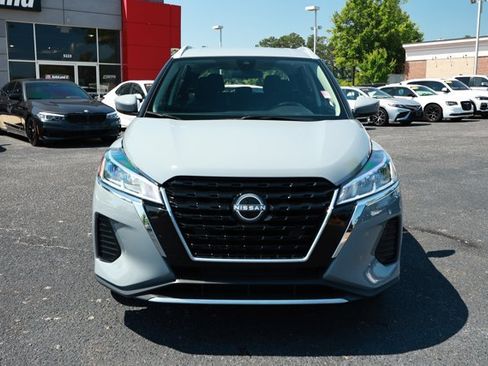 Used 2023 Nissan Kicks SV FWD image 2