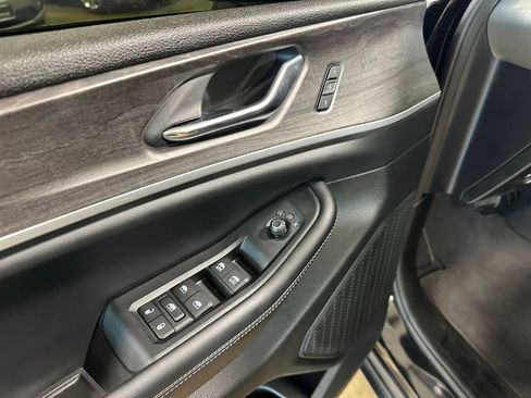 Used 2025 Jeep Grand Cherokee Limited AWD/4WD image 10
