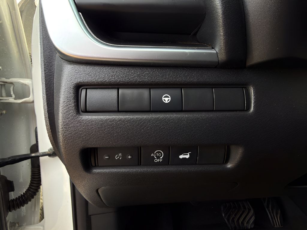 Used 2023 Nissan Rogue SV w/ SV Premium B Package FWD image 19