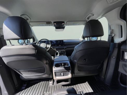 Used 2026 Kia Carnival EX FWD image 16