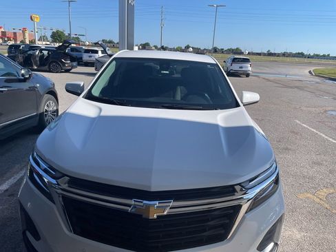 Used 2022 Chevrolet Equinox LT AWD/4WD image 2