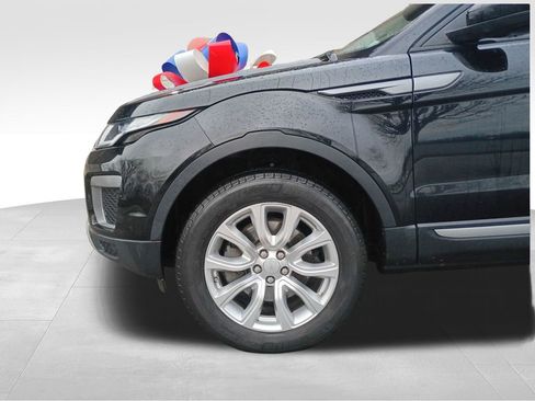 Used 2017 Land Rover Range Rover Evoque SE image 25