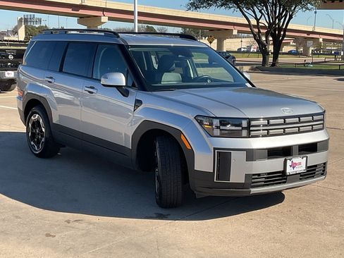 Used 2025 Hyundai Santa Fe SEL image 4