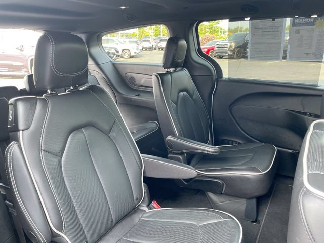 Used 2026 Chrysler Pacifica Limited FWD image 15