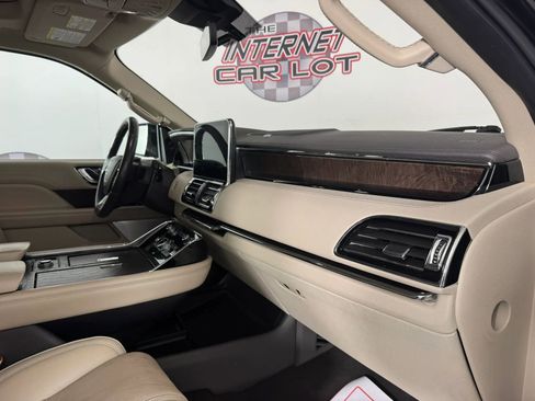 Used 2019 Lincoln Navigator Reserve w/ Cargo Package AWD/4WD image 12