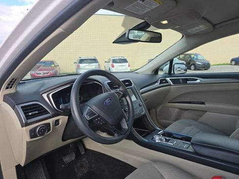 Used 2019 Ford Fusion SE image 12