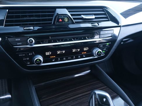 Used 2018 BMW 540i w/ M Sport Package image 38