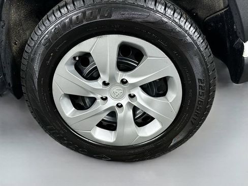 Used 2023 Toyota RAV4 LE AWD/4WD image 27