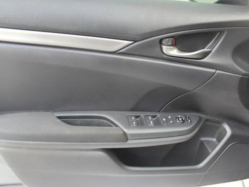 Used 2018 Honda Civic Sport image 10