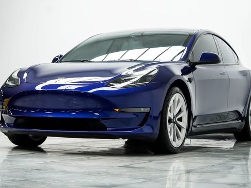 Used 2023 Tesla Model 3 Standard Range RWD image 8