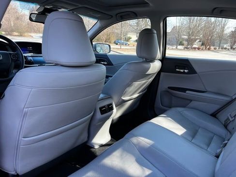 Used 2015 Honda Accord EX-L image 16