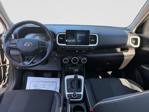 Used 2025 Hyundai Venue Limited FWD image 17