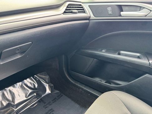 Used 2020 Ford Fusion SE FWD image 24