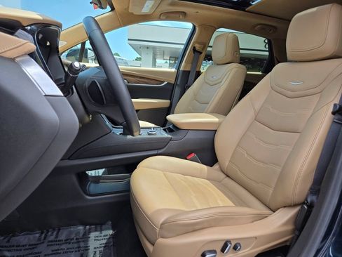 Used 2024 Cadillac XT5 Premium Luxury w/ Platinum Package FWD image 9