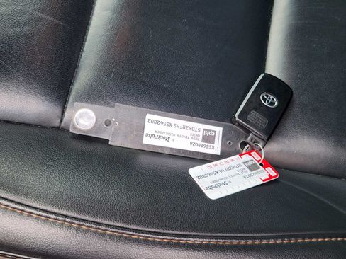 Used 2019 Toyota Highlander XLE FWD image 35
