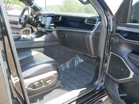 Used 2022 Jeep Wagoneer Series III AWD/4WD image 19