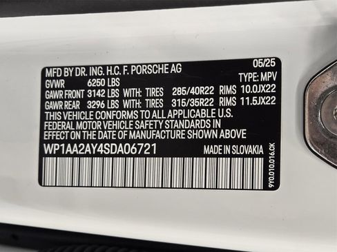 Used 2025 Porsche Cayenne Base image 23