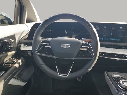 New 2026 Cadillac Optiq Luxury 1 image 24