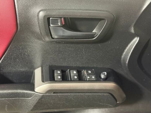 Used 2022 Toyota Tacoma SR5 AWD/4WD image 22