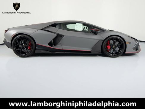 Used 2024 Lamborghini Revuelto image 4
