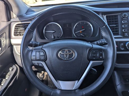 Used 2016 Toyota Highlander Limited image 26
