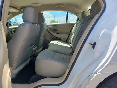 Used 2015 Ford Taurus SE FWD image 8