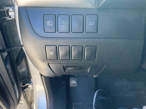 Used 2017 Toyota Highlander LE image 13