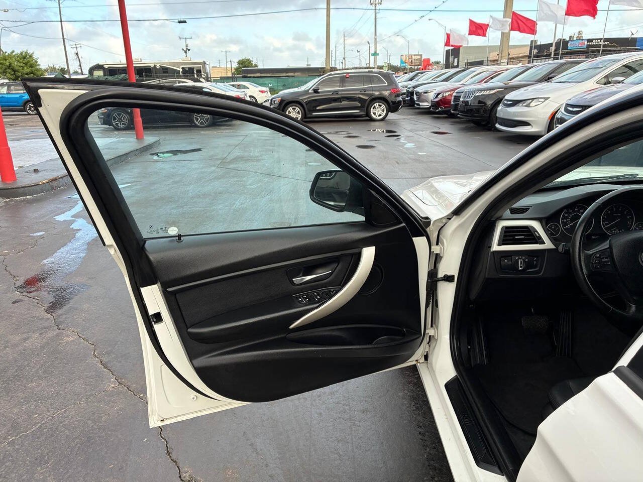 Used 2018 BMW 320i Sedan RWD image 7