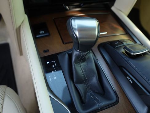 Used 2021 Lexus LX 570 4WD w/ 3rd Row & Luxury Pkg image 9