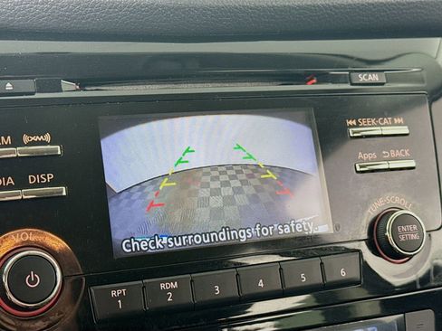 Used 2016 Nissan Rogue SV image 16