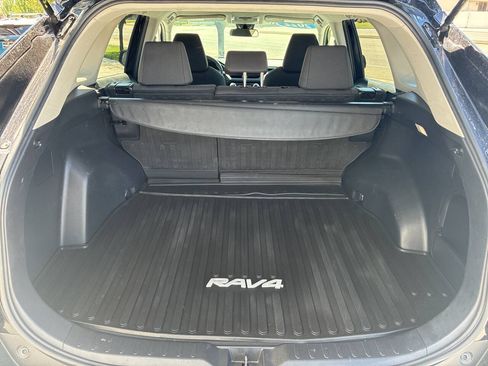 Used 2022 Toyota RAV4 LE AWD/4WD image 11