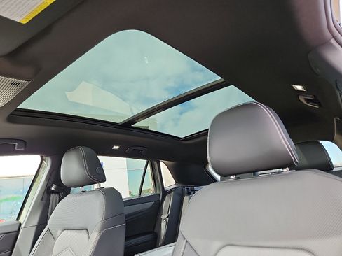 New 2026 Volkswagen Atlas Cross Sport SE image 14