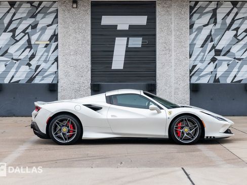 Used 2021 Ferrari F8 Tributo image 18